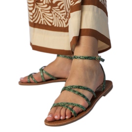 Zelené sandály na ploché podrážce zelený