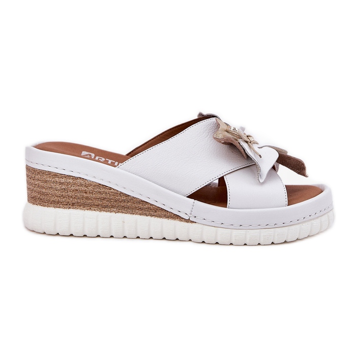 ARTIKER Dámské kožené klíny s dekorativním květinovým artikem 52C0537 bílý