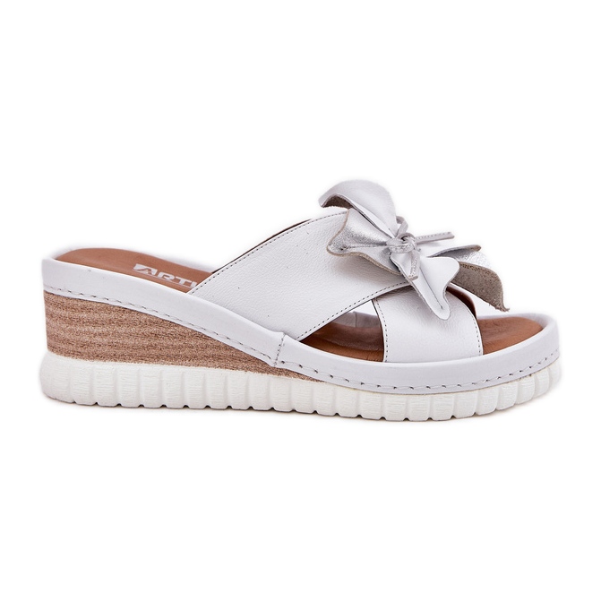 ARTIKER Dámské kožené klíny s dekorativní květinový artker 54C0538 bílé a stříbrné stříbrný