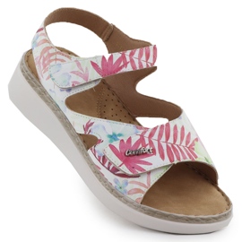 EVento Dámské sandály na klínu s bílými květinami