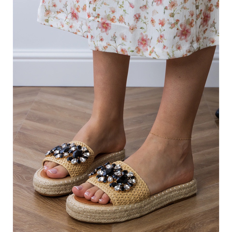 Beige espadrilles s černými krystaly béžový