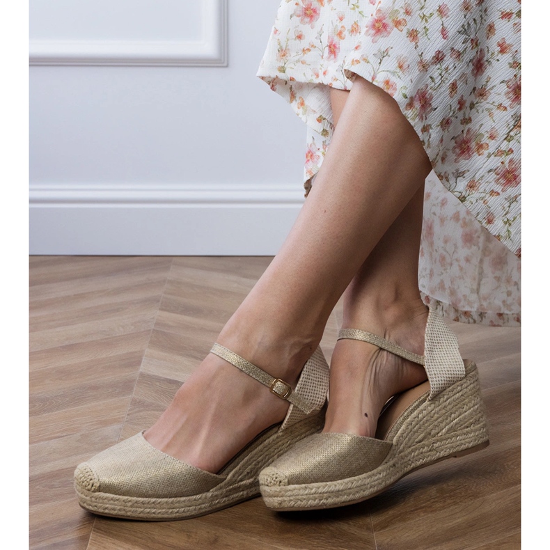 Zlaté sandály espadrile na klínu zlatý Zlaté sandály espadrile na klínu zlatý