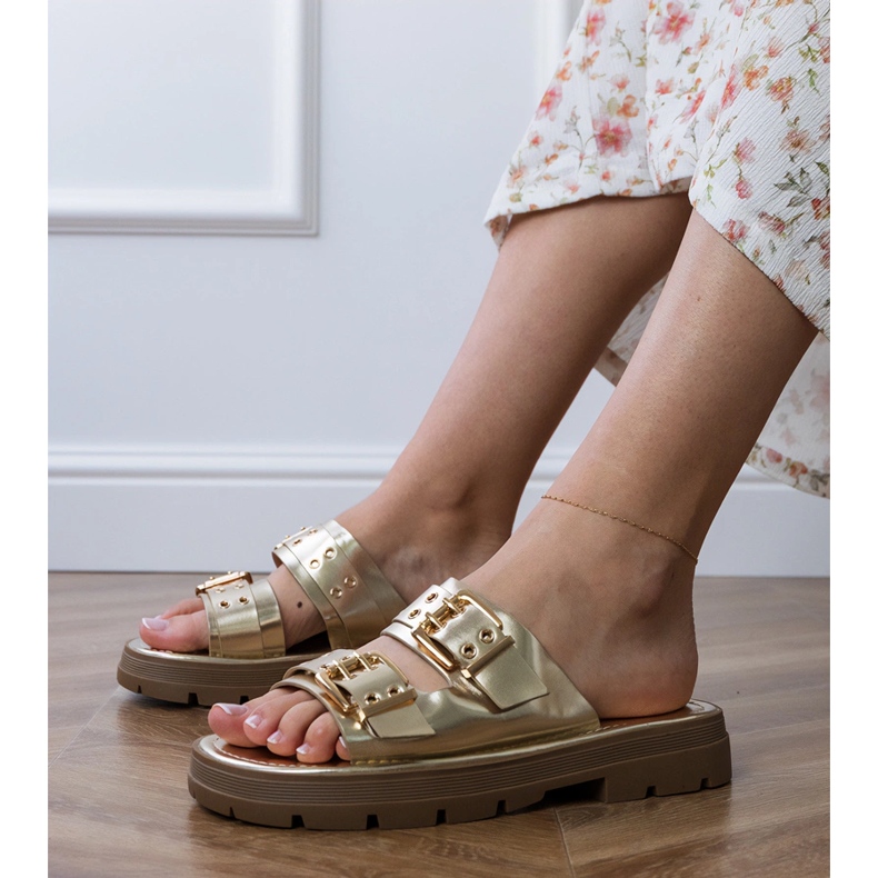 Zlaté ploché žabky se svorkami na pruhy zlatý Zlaté ploché žabky se svorkami na pruhy zlatý