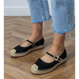Černá espadrilles s dekorativní sponou černý