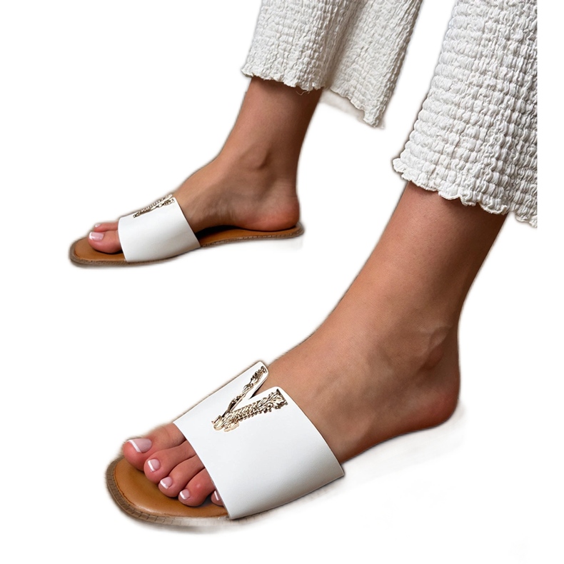 Bílé žabky se zlatou dekorací bílý