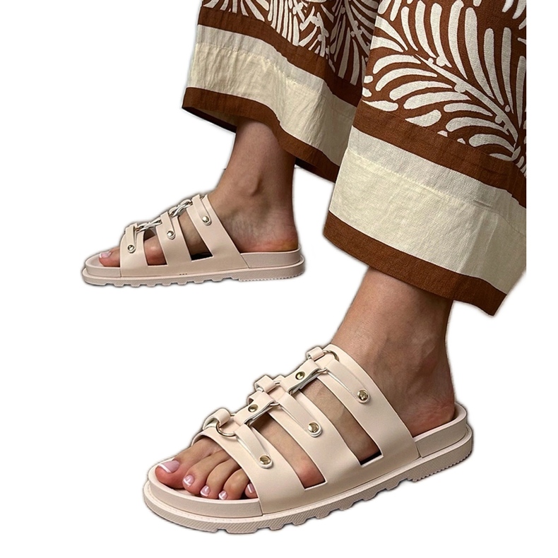 Béžové římské žabky s čepy béžový