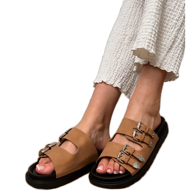 Hnědé ženské pantofle s dekorativními sponami béžový