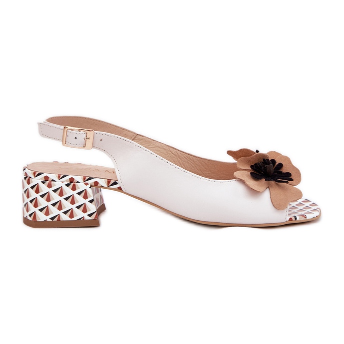 Dámské kožené sandály na bloku s dekorativní květinou Laura Messi 2973 bílá bílý Dámské kožené sandály na bloku s dekorativní květinou Laura Messi 2973 bílá bílý