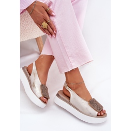 Zazoo 1786 Dámské kožené sandály na plošině se zlatým ozdobou ozdobně