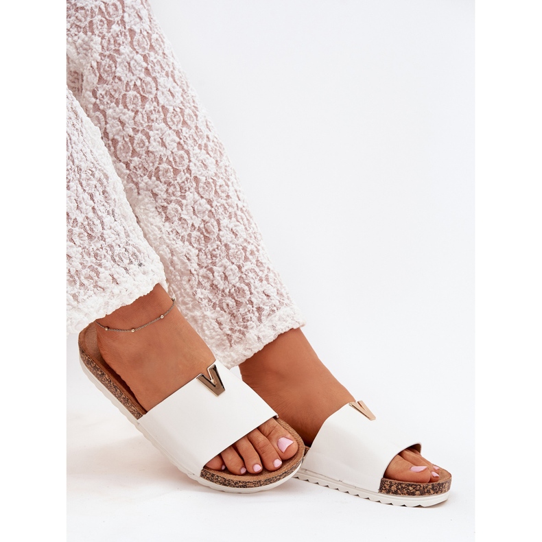 Boto Dámské žabky na korkové platformě s dekorativním detailem bílé cévy bílý Boto Dámské žabky na korkové platformě s dekorativním detailem bílé cévy bílý