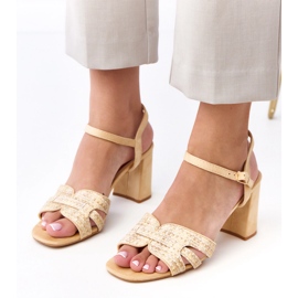 Béžové sandály na sloupu připevněné na kostce Farida béžový