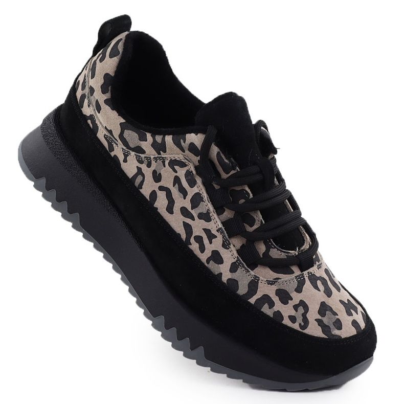 Kožené sportovní boty na plošině leopardů. Black Vinceza 66836 Izolace