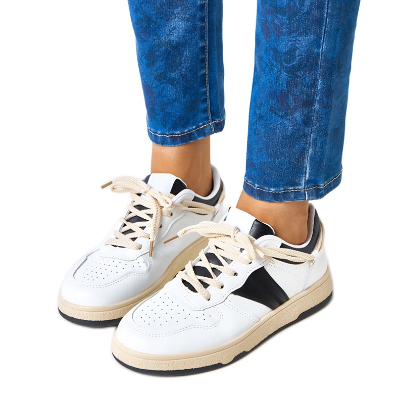 Tenisky Marcella bílých a bílých žen