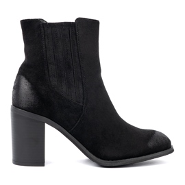 Shelvt Černé semišové boty na vysokém sloupu izolované černý