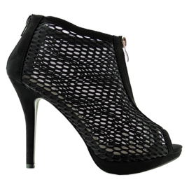 Černé lodičky s otevřenou síťovinou černá