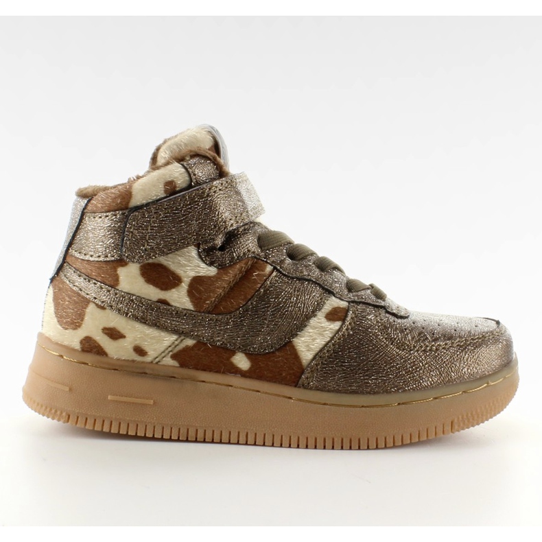 Dětská sportovní obuv izolovaná z bronzu hnědý