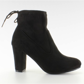 Černé kotníkové boty se stahovací šňůrkou černá