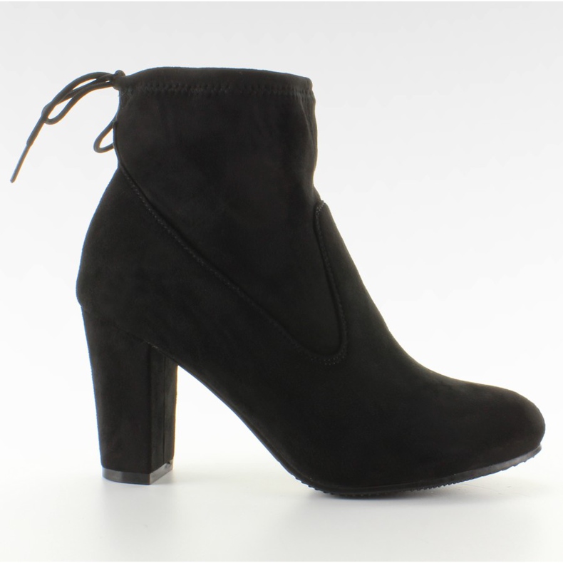 Černé kotníkové boty se stahovací šňůrkou černá