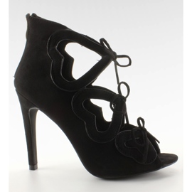 Podpatky boty prolamované srdce 1240 černá černý