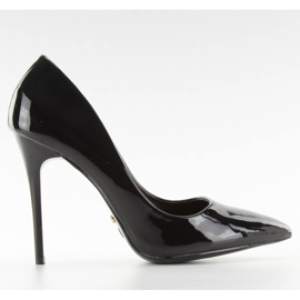 Hladké lakované černé podpatky Le03 černý