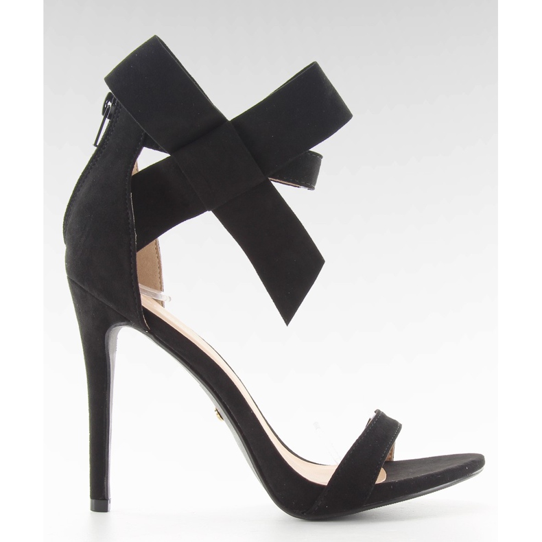 Černé sandály na špendlíku s černým lukem černá