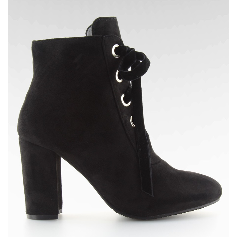 Černé černé kozačky na širokém podpatku černá