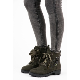 Vices Dělníci Svázané Stuhou zelená Vices Dělníci Svázané Stuhou zelená