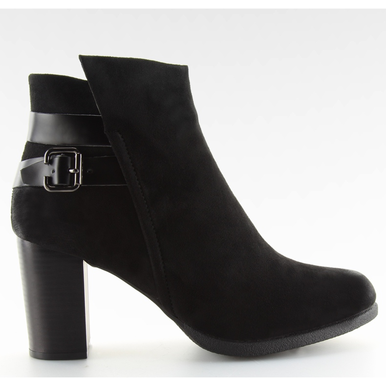 Černé kozačky na stabilním podpatku černá