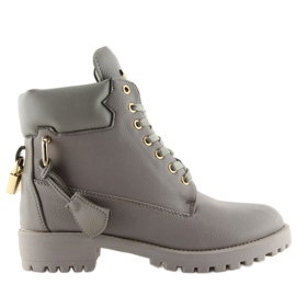 Dřevěná kulatina s visacím zámkem 1302 L. ŠEDÁ