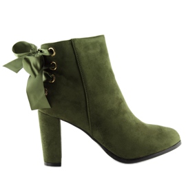 Zelené boty na sloupku A852 zelené zelená