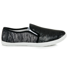 Nazujte tenisky se stříbrnou nití černý