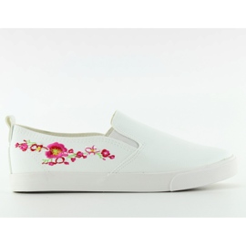 Slipy s jemnou bílou výšivkou g1204a White bílý