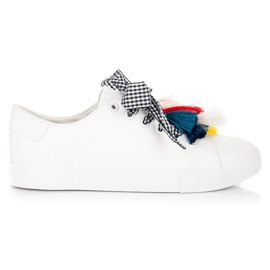Ideal Shoes Bílé tenisky s třásněmi bílý