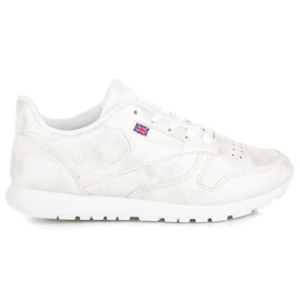 Bílé sportovní boty bílý