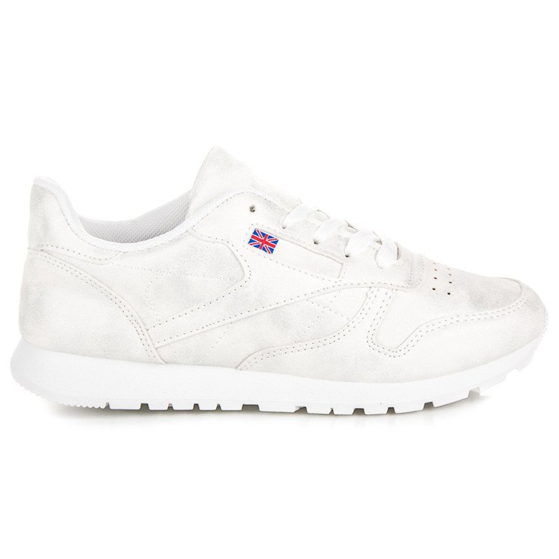 Bílé sportovní boty bílý