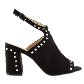 Černé sandály s černými cvočky L1139