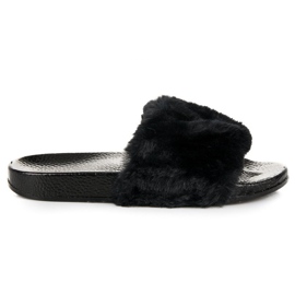 Černé pantofle s kožešinou černý