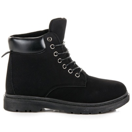 Černí lovci černá