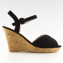 Černé sandály na korkovém klínovém podpatku 3811 černá Černé sandály na korkovém klínovém podpatku 3811 černá