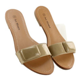 Pantofle s páskem 8293-60 khaki zelený