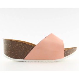 Růžové pohodlné pantofle na klínku JM26 růžový