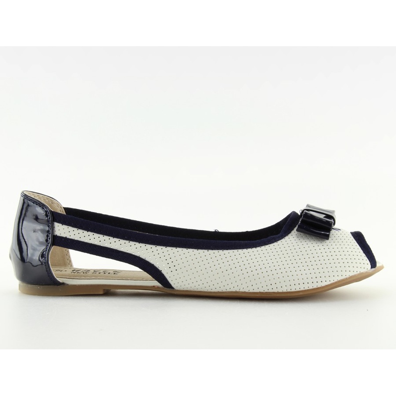 Bílé baleríny s otevřenou špičkou D314 WHITE / NAVY bílý