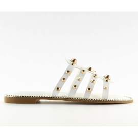 Bílé pantofle s cvočky 99-41 White bílý