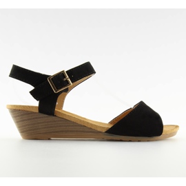 Černé sandály na nízkém klínovém podpatku LS-89015 černá Černé sandály na nízkém klínovém podpatku LS-89015 černá