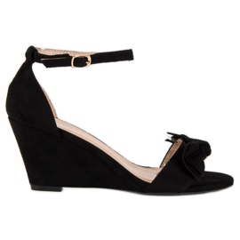 L. Lux. Shoes Stylové sandály na klínku černá L. Lux. Shoes Stylové sandály na klínku černá