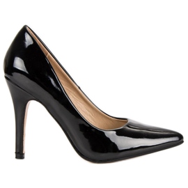 Černé lakované kolíky černý