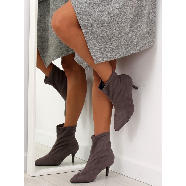 Šedé F183 Šedé kozačky na podpatku šedá