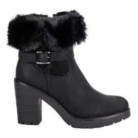 Teplé boty na sloupku černý