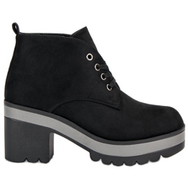 Lehké kozačky na podpatku černá