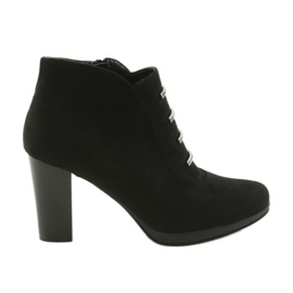 M.Daszyński Na sloupku semišové kozačky Daszyński černý